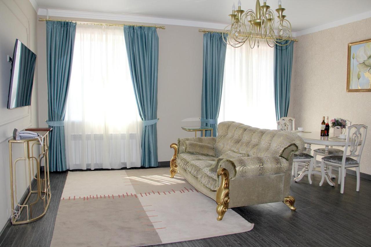 Golden Park Hotel Pavlodar Eksteriør bilde
