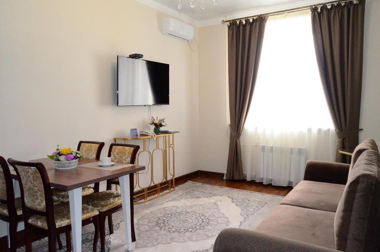 Golden Park Hotel Pavlodar Eksteriør bilde